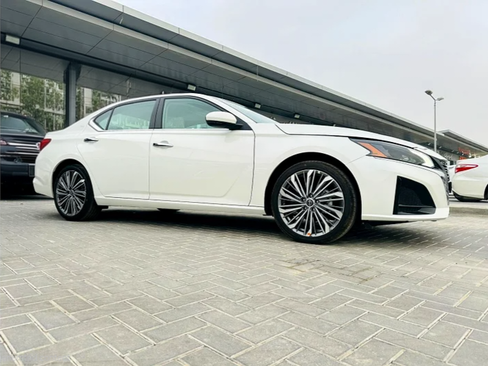 Nissan Altima SV 2025
