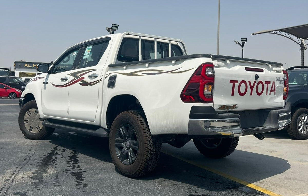 2025 Toyota Hilux SR5