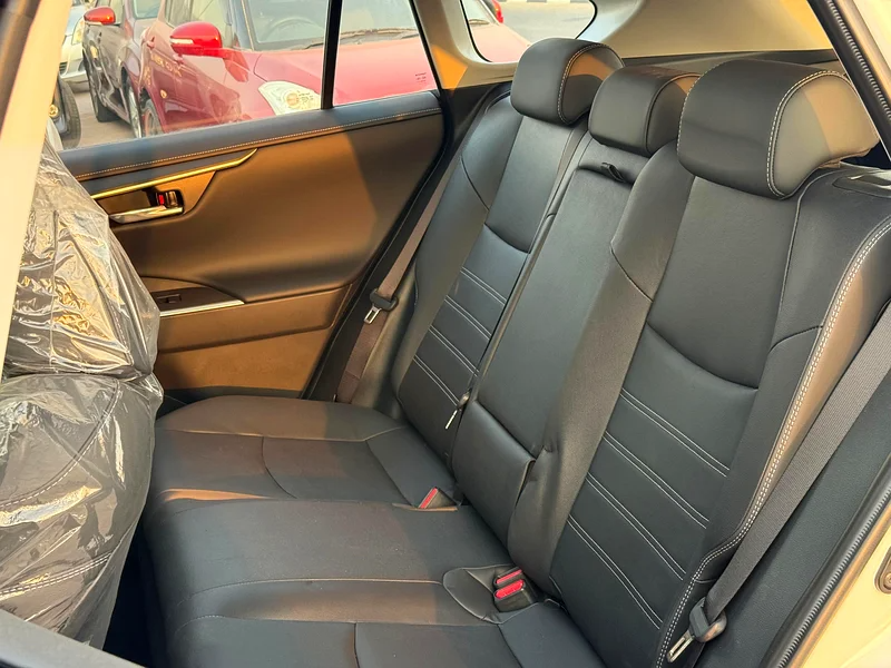 2024 Toyota RAV4 XLE Hybrid White