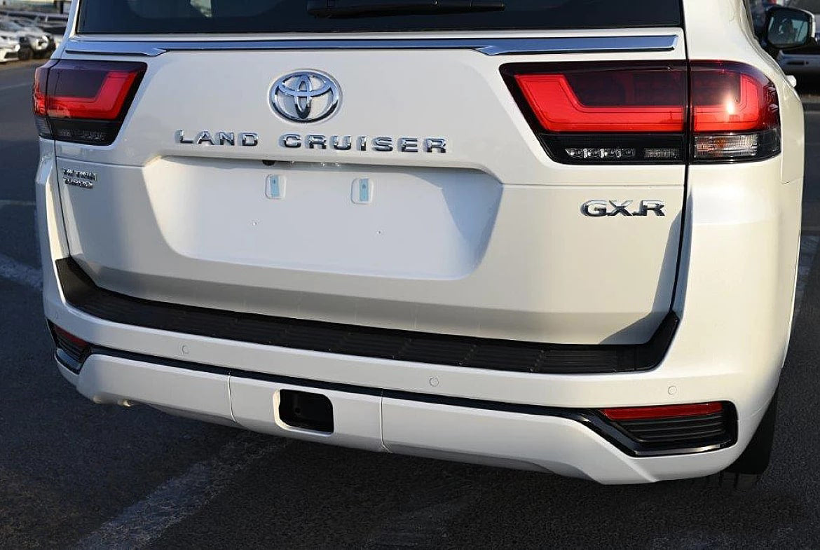 Toyota Land Cruiser 300 GXR 2025 in white color