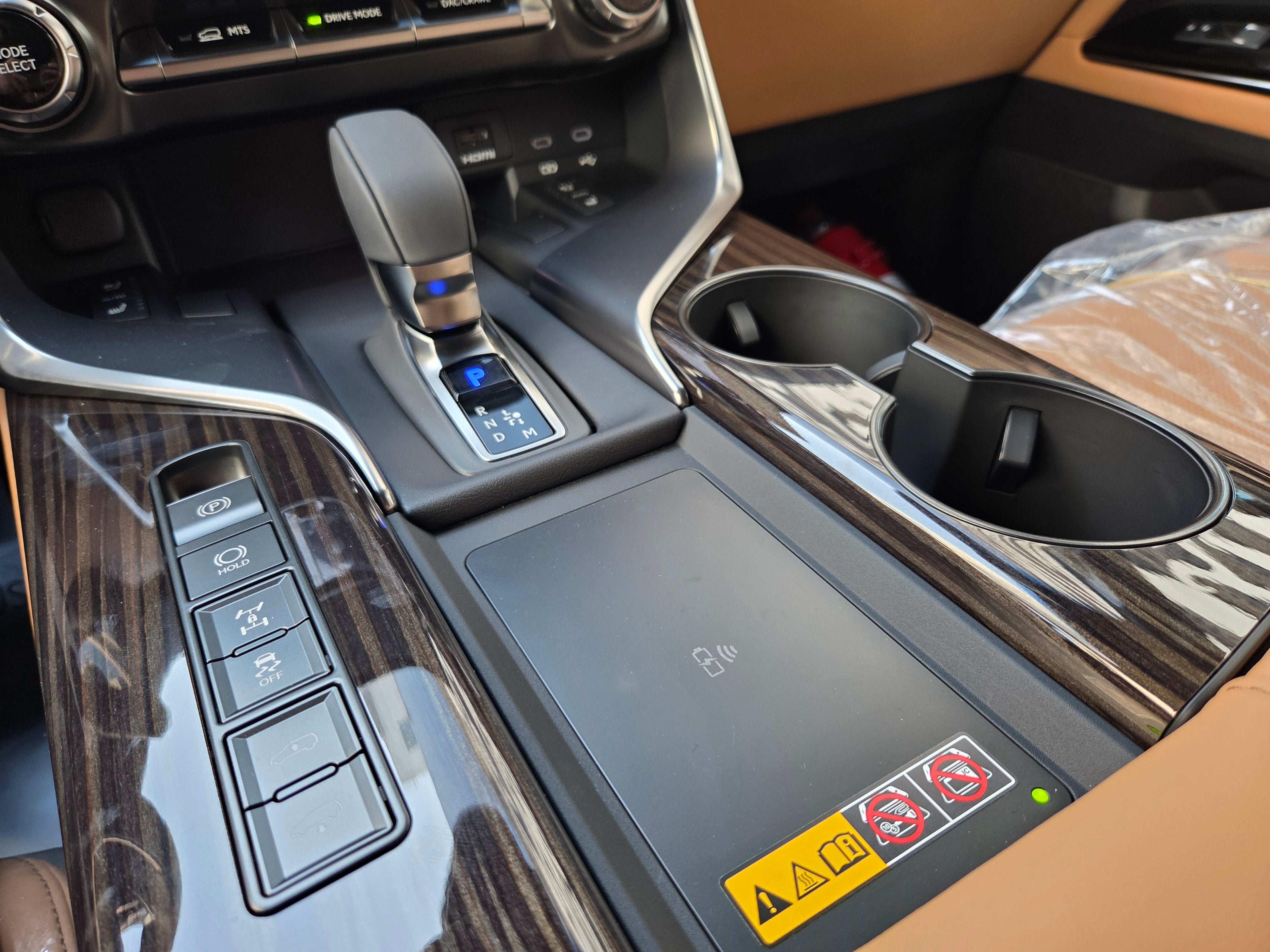 Lexus LX 700h 2025 black