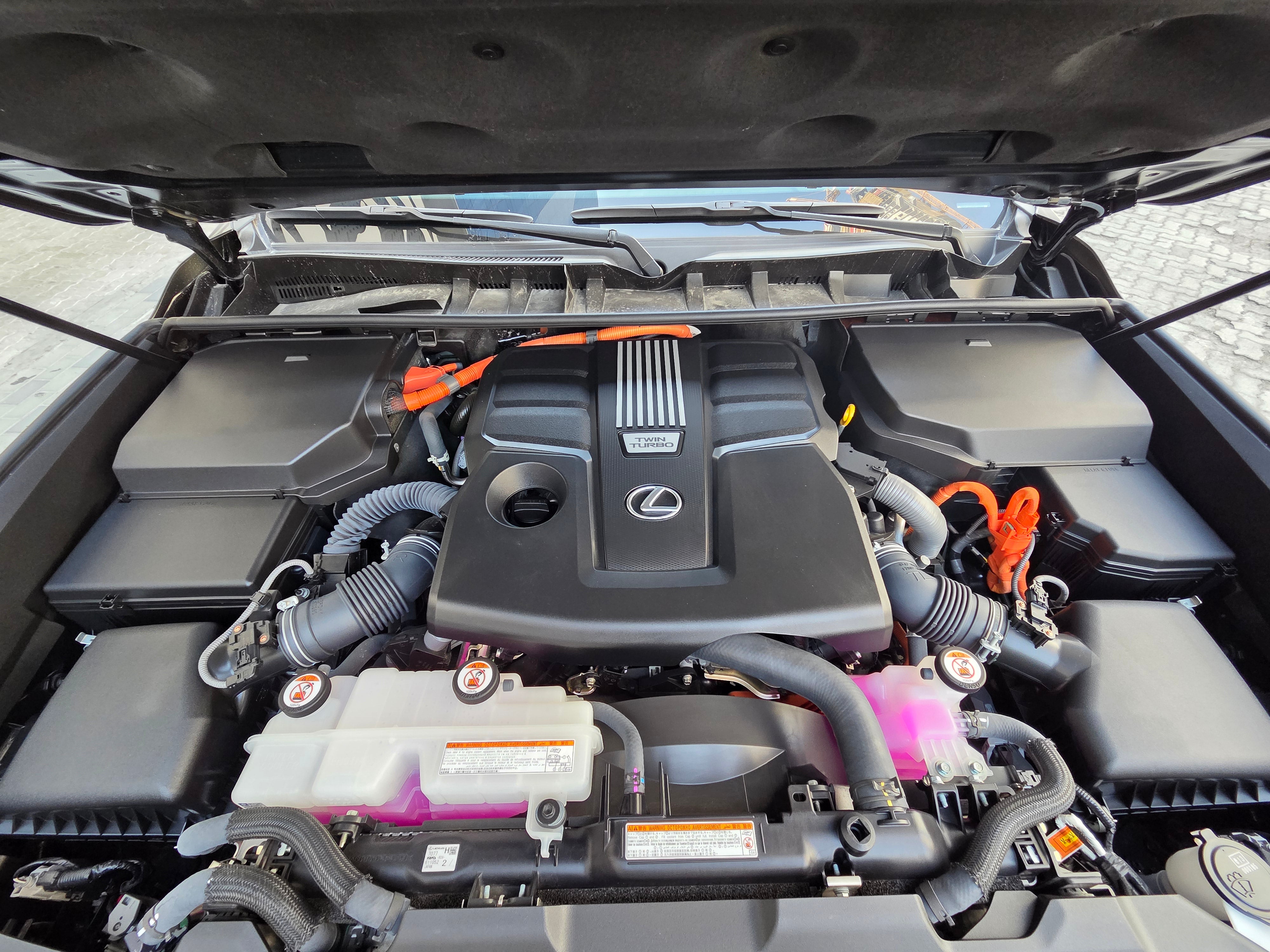 Lexus LX 700h 2025 black