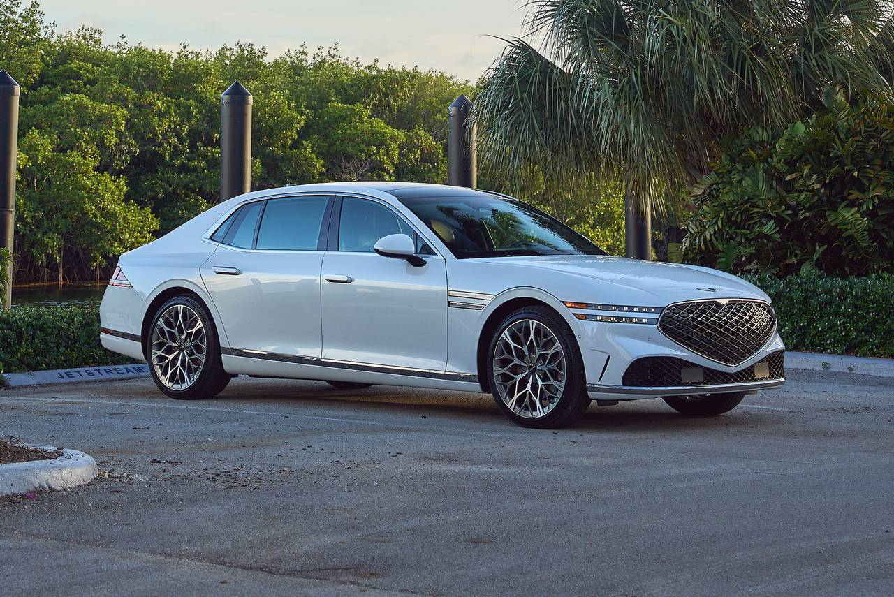 2025 Genesis G90 3.5T E-Supercharger