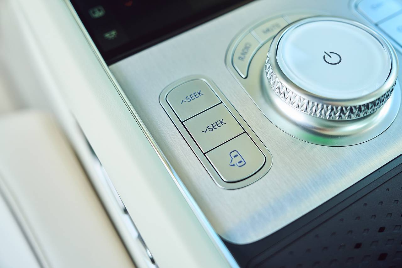 2025 Genesis G90 3.5T E-Supercharger