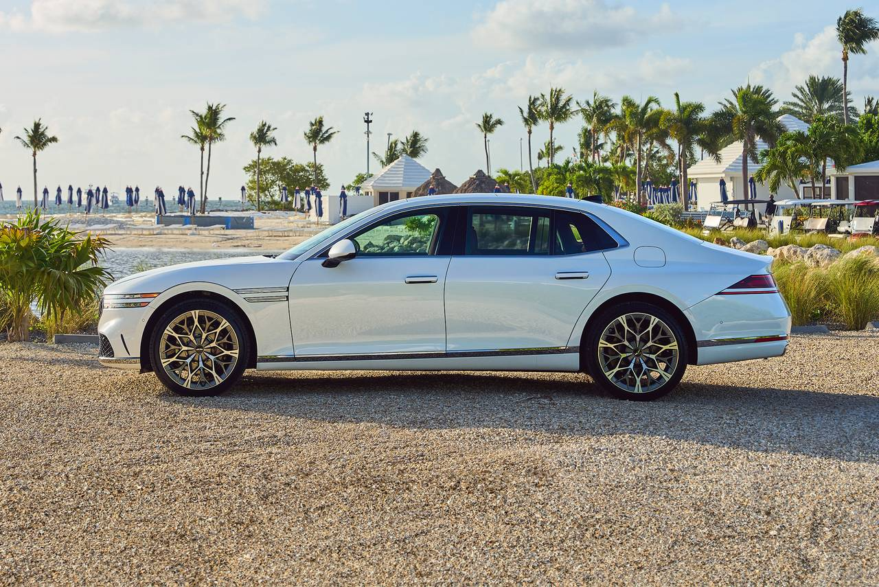 2025 Genesis G90 3.5T E-Supercharger