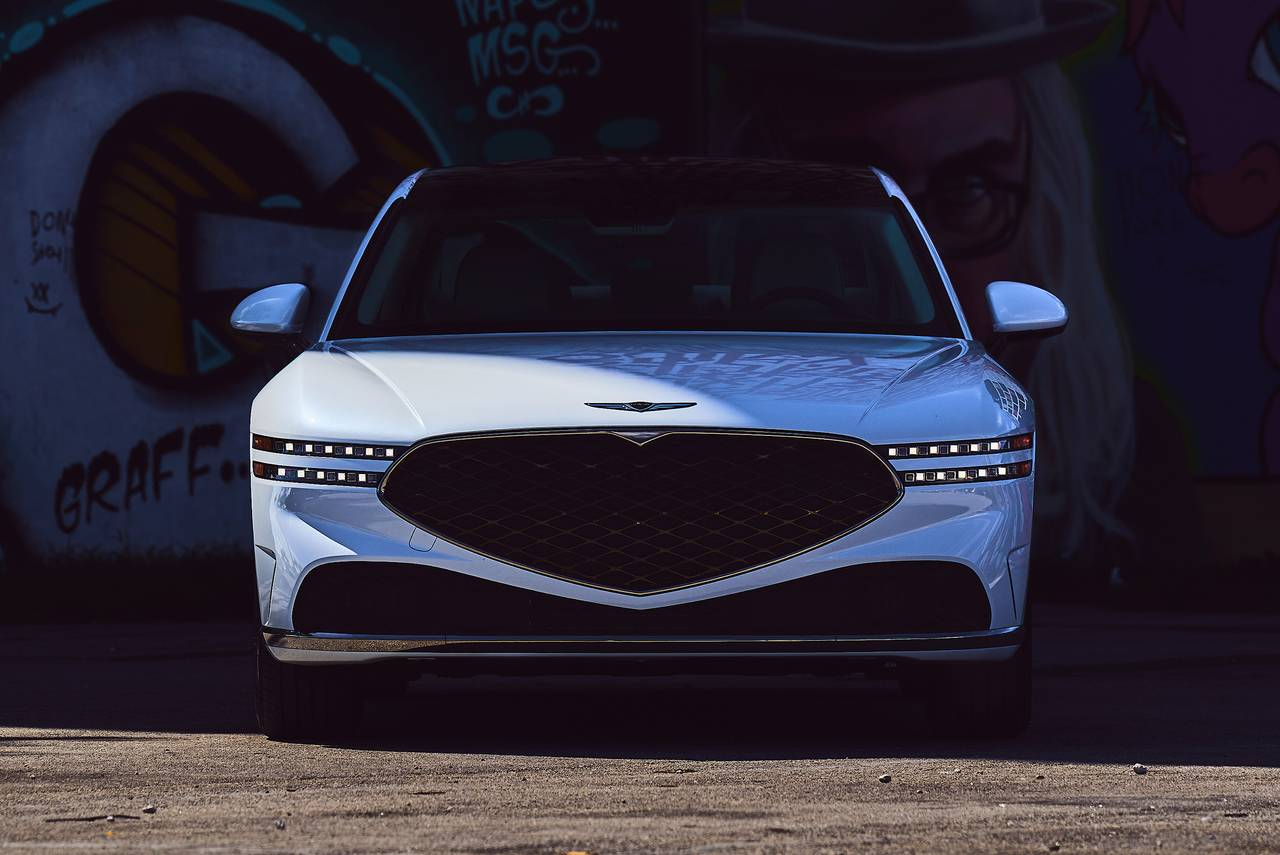 2025 Genesis G90 3.5T E-Supercharger