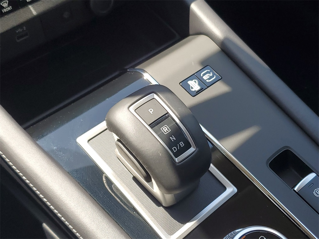 2025 Mitsubishi Outlander SE PHEV