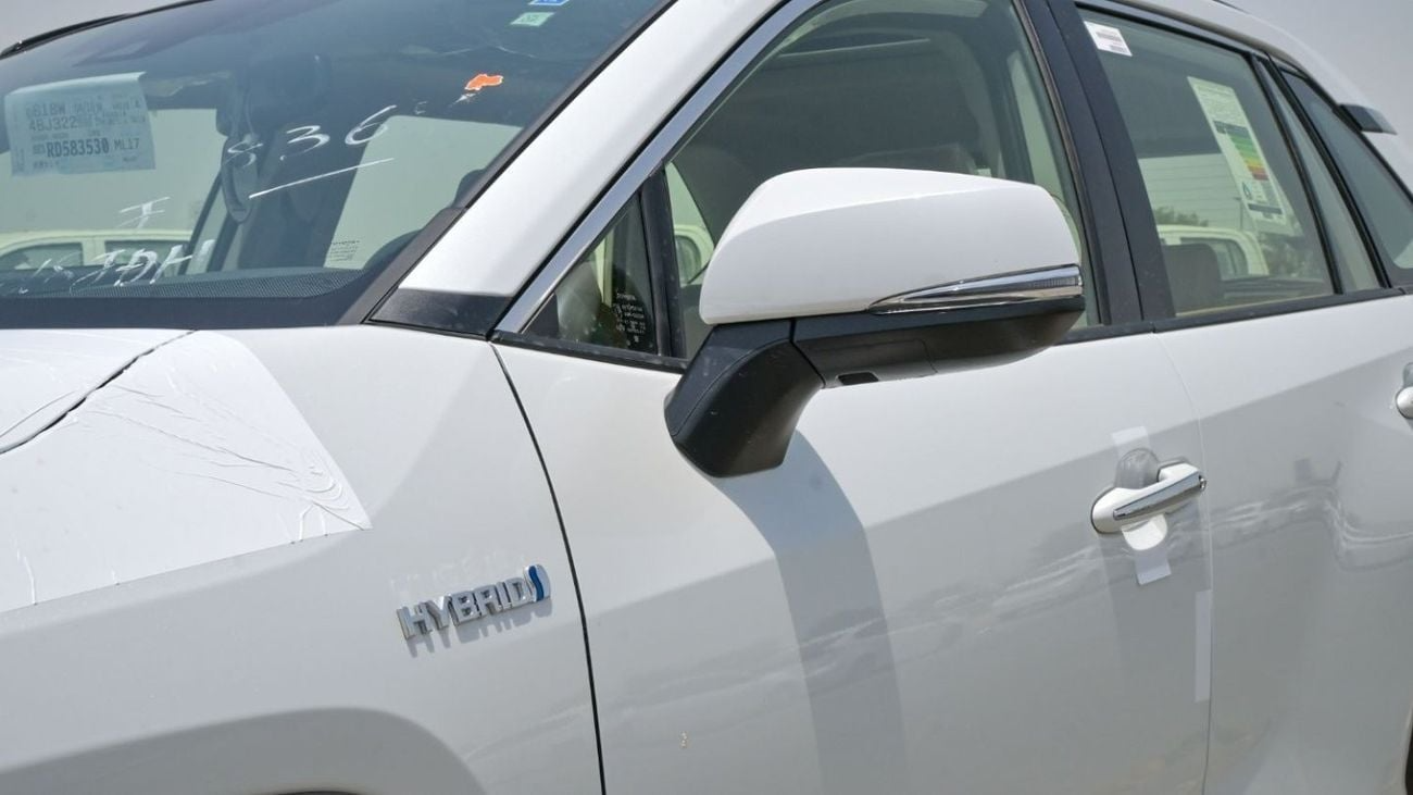 2024 Toyota RAV4 XLE Hybrid White