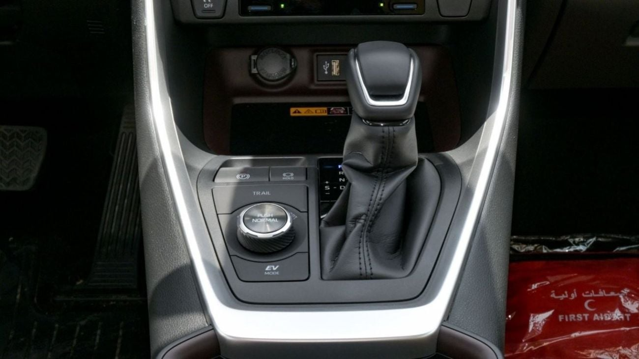 2024 Toyota RAV4 XLE Hybrid White