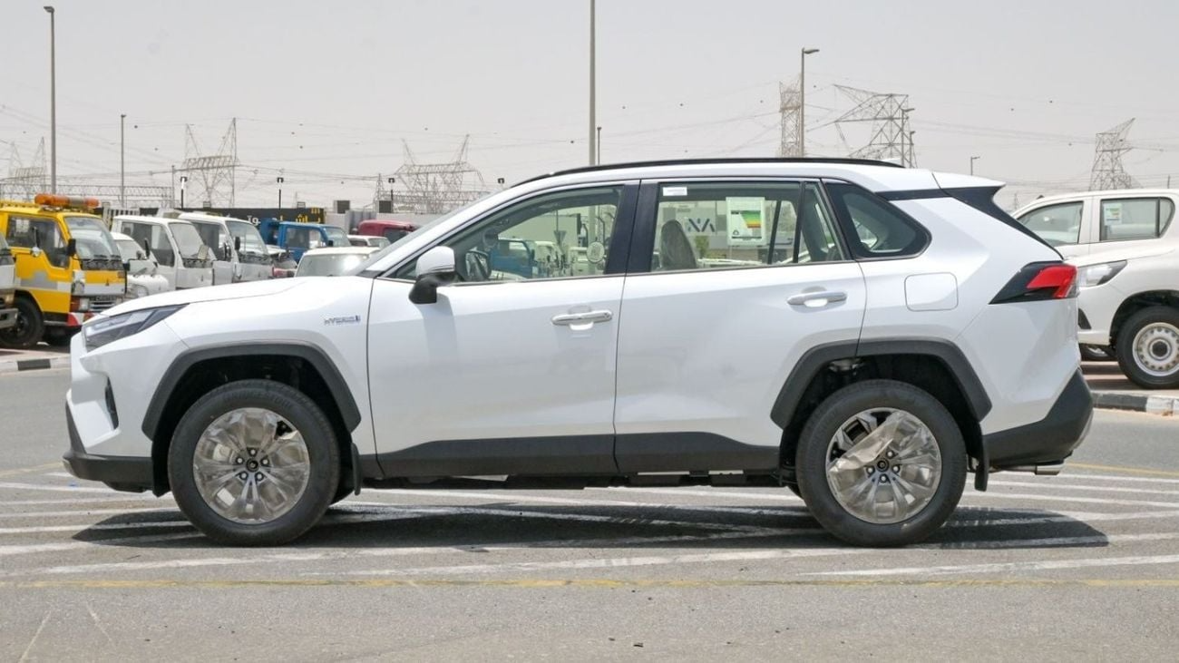 2024 Toyota RAV4 XLE Hybrid White