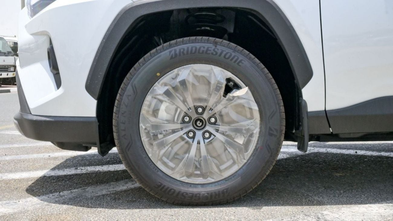 2024 Toyota RAV4 XLE Hybrid White