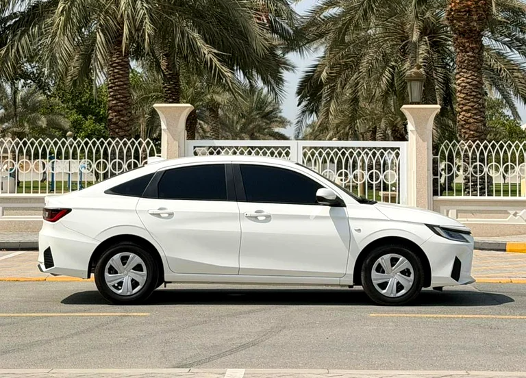 2024 Toyota Yaris SE Plus