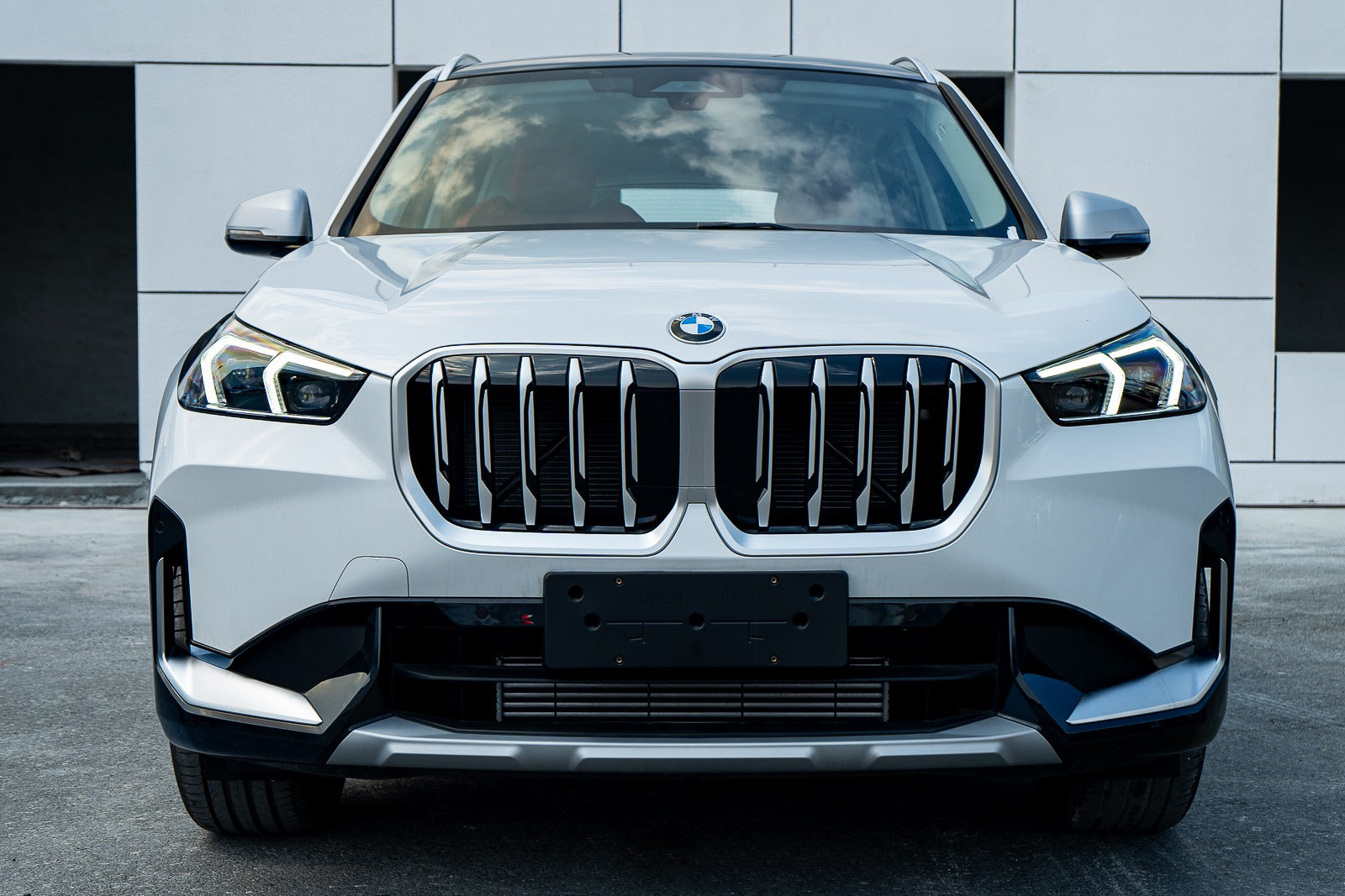 2025 BMW X1 sDrive 20Li White Exterior