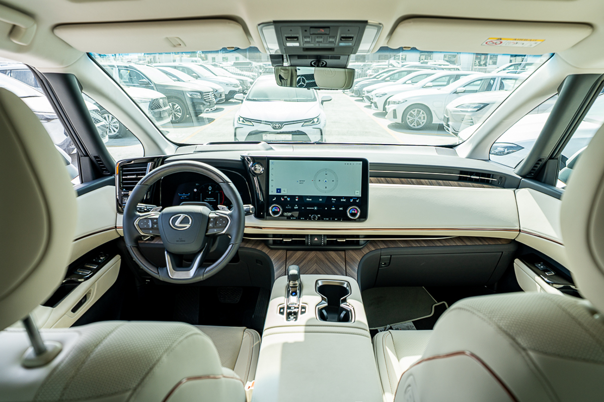 Lexus LM 350h 2025