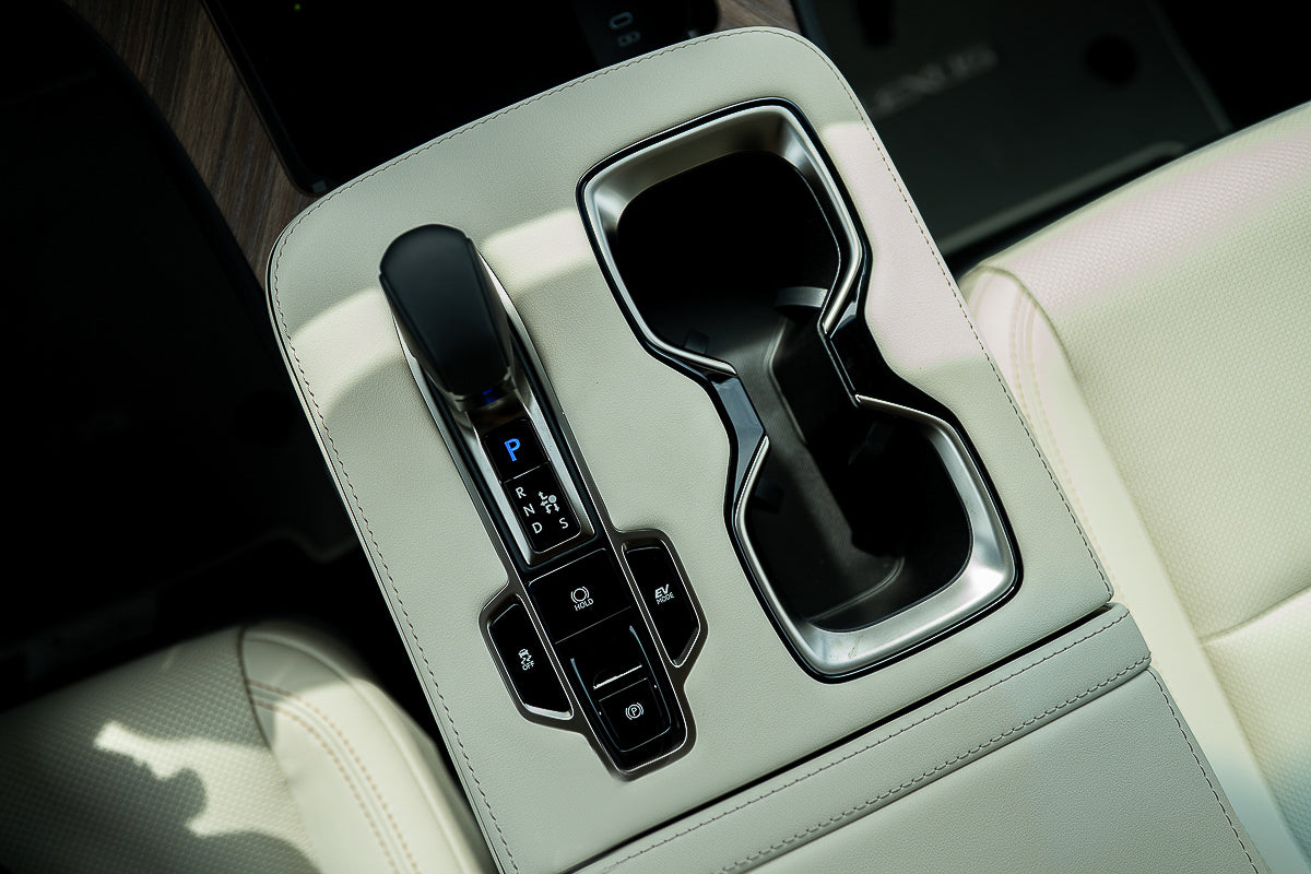 Lexus LM 350h 2025