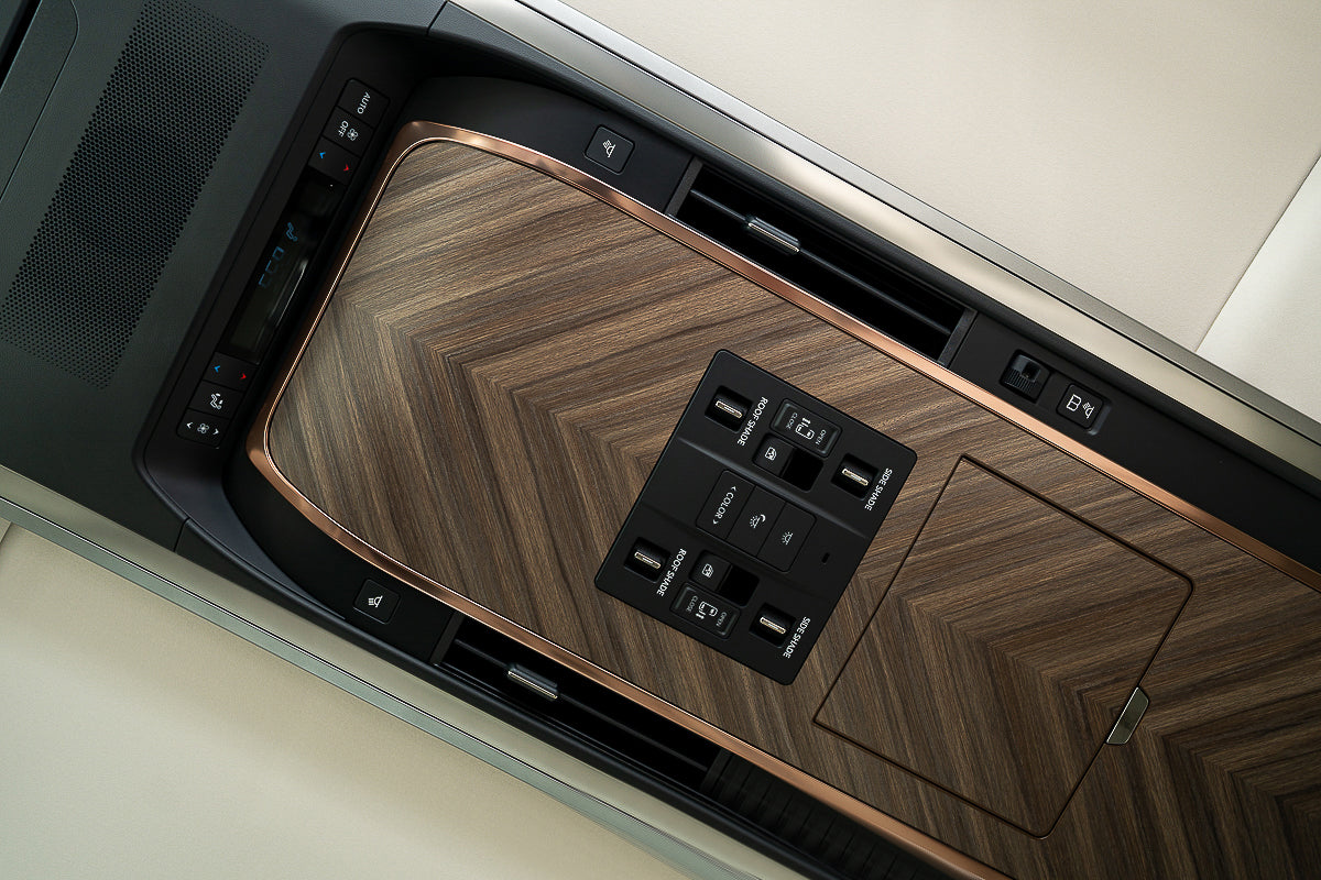 Lexus LM 350h 2025