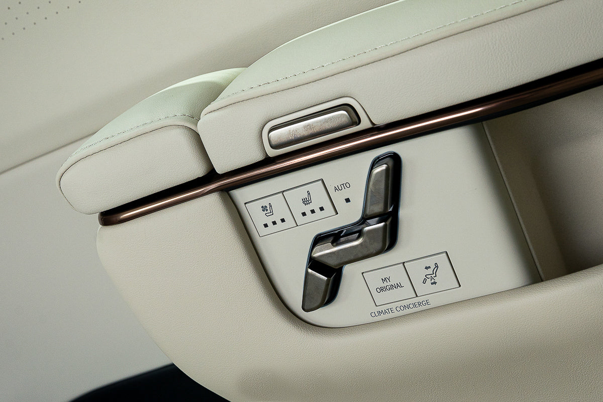 Lexus LM 350h 2025