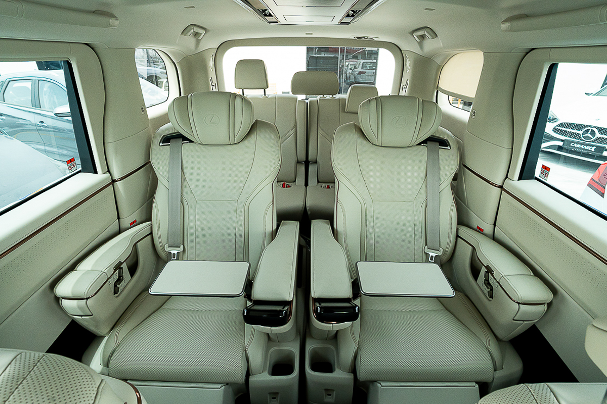 Lexus LM 350h 2025