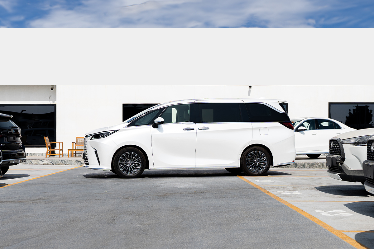 Lexus LM 350h 2025