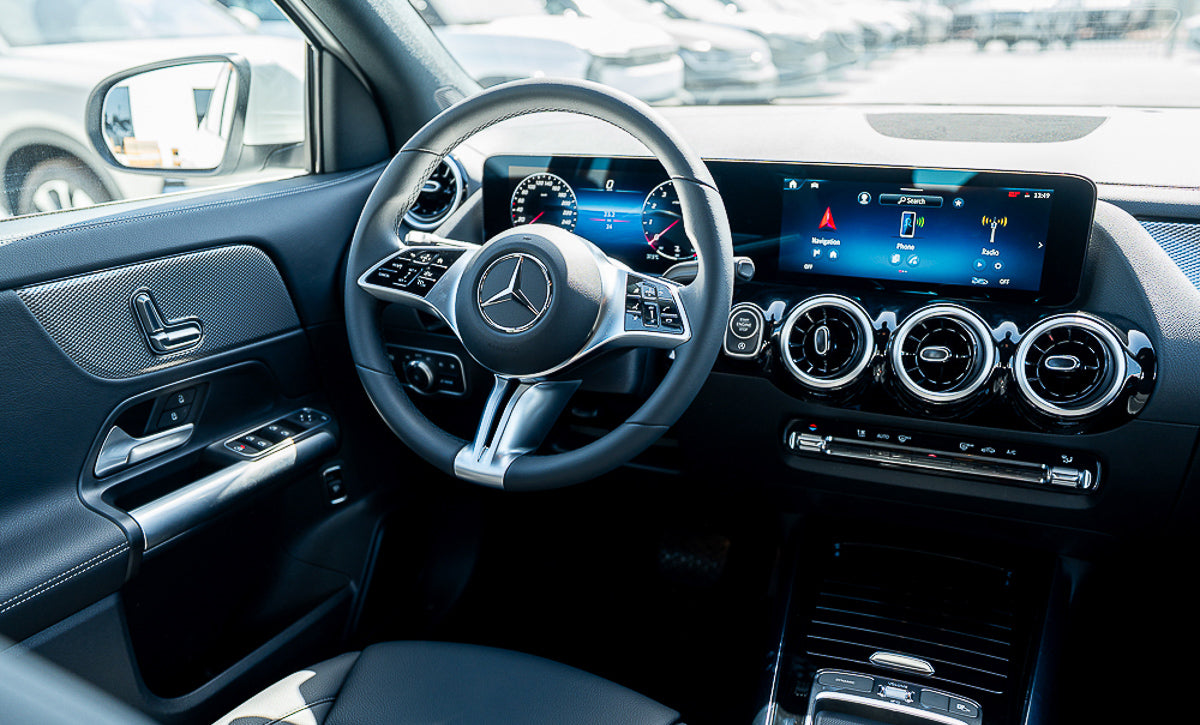 Mercedes-Benz GLA 200 2025 White