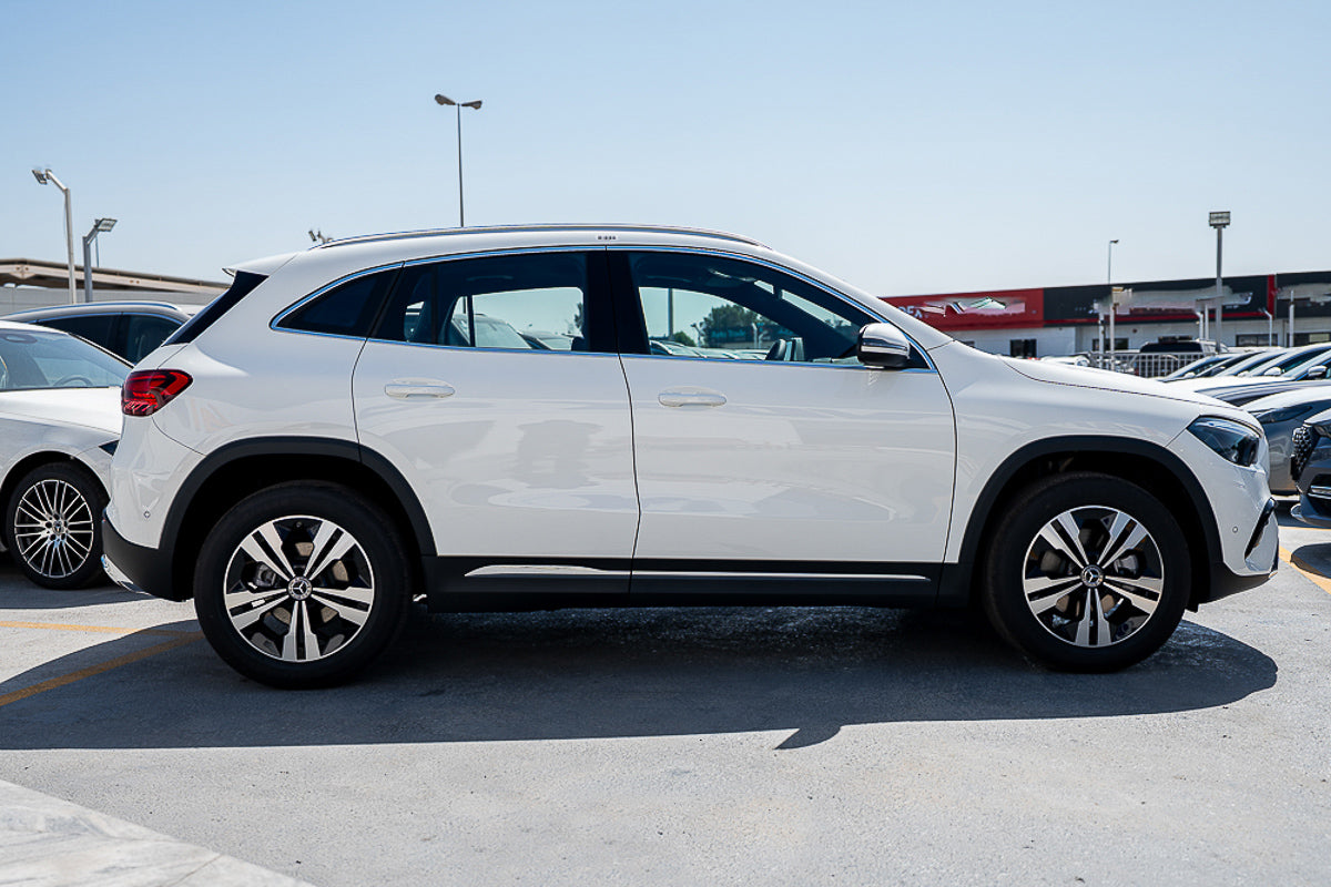 Mercedes-Benz GLA 200 2025 White