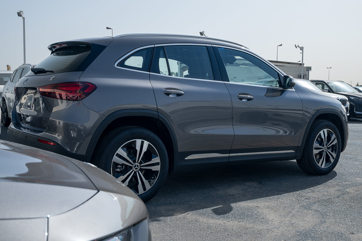 Mercedes-Benz GLA 200 2024 Grey
