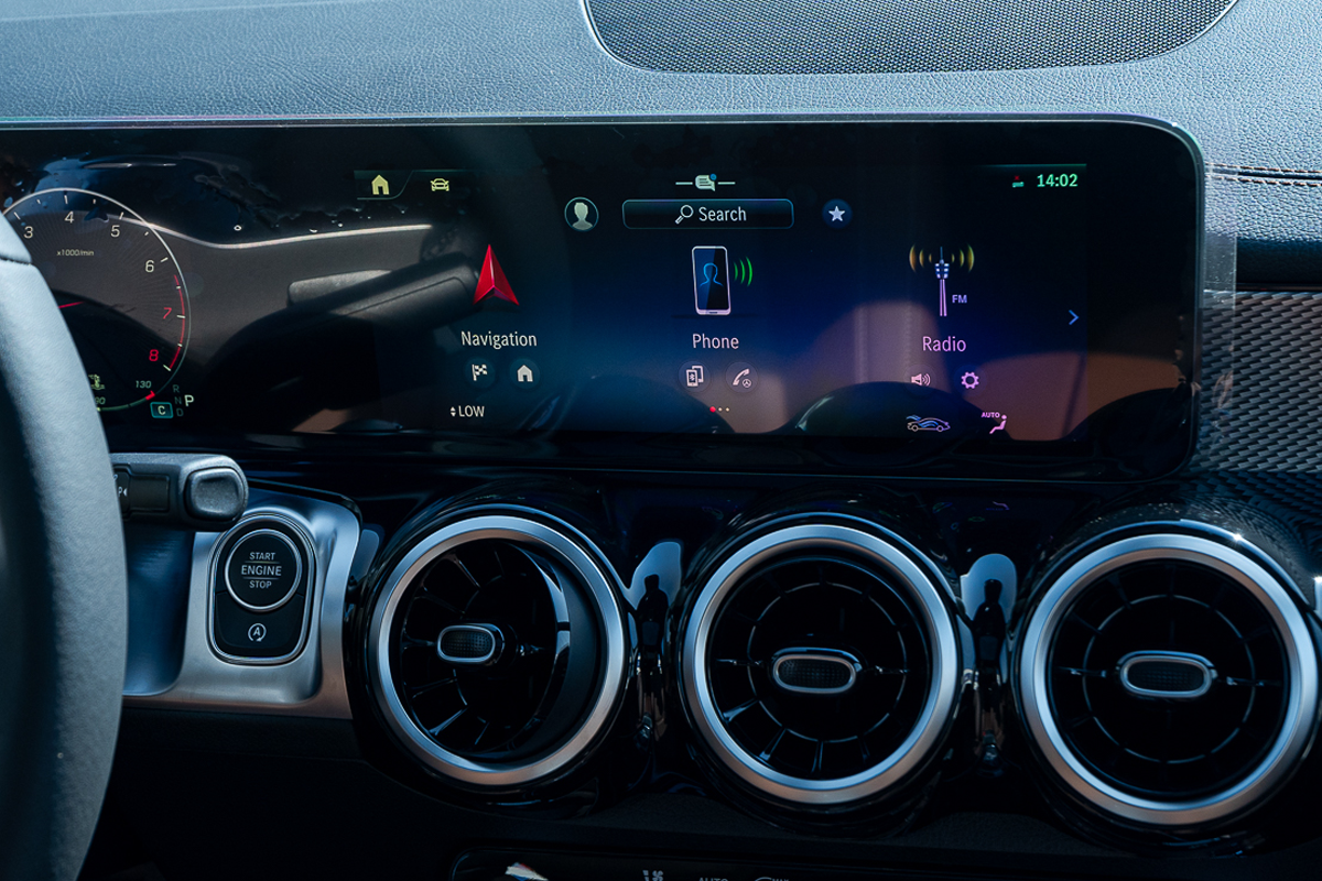 Mercedes-Benz GLB 200 2024 Black
