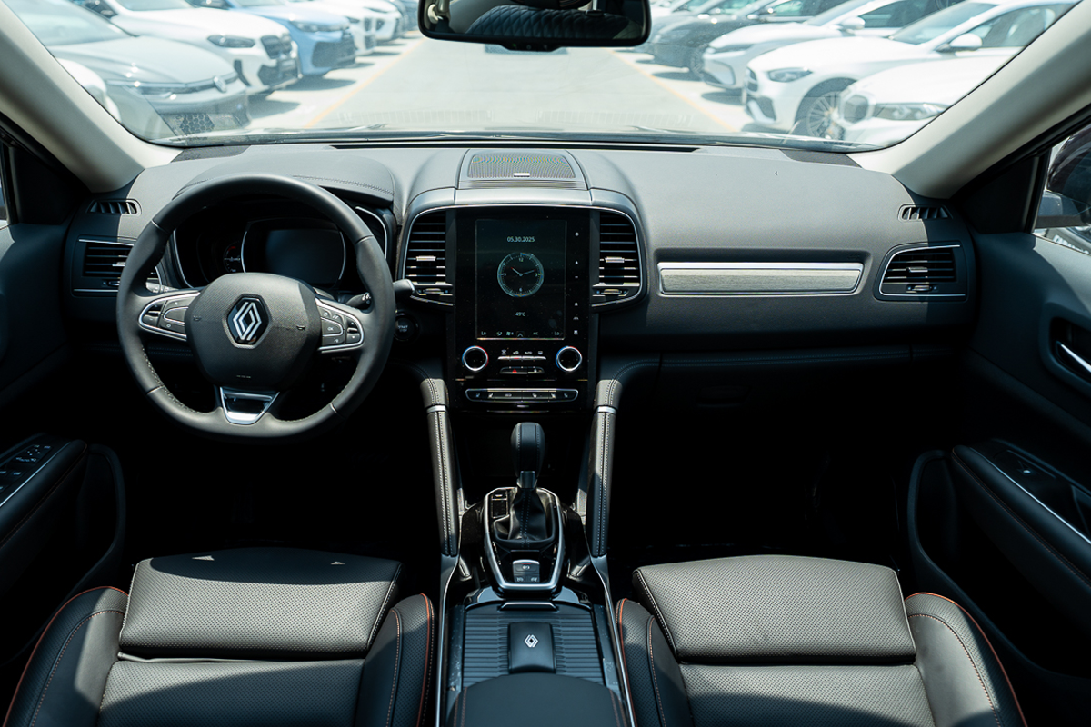 Renault Koleos 2025 in black