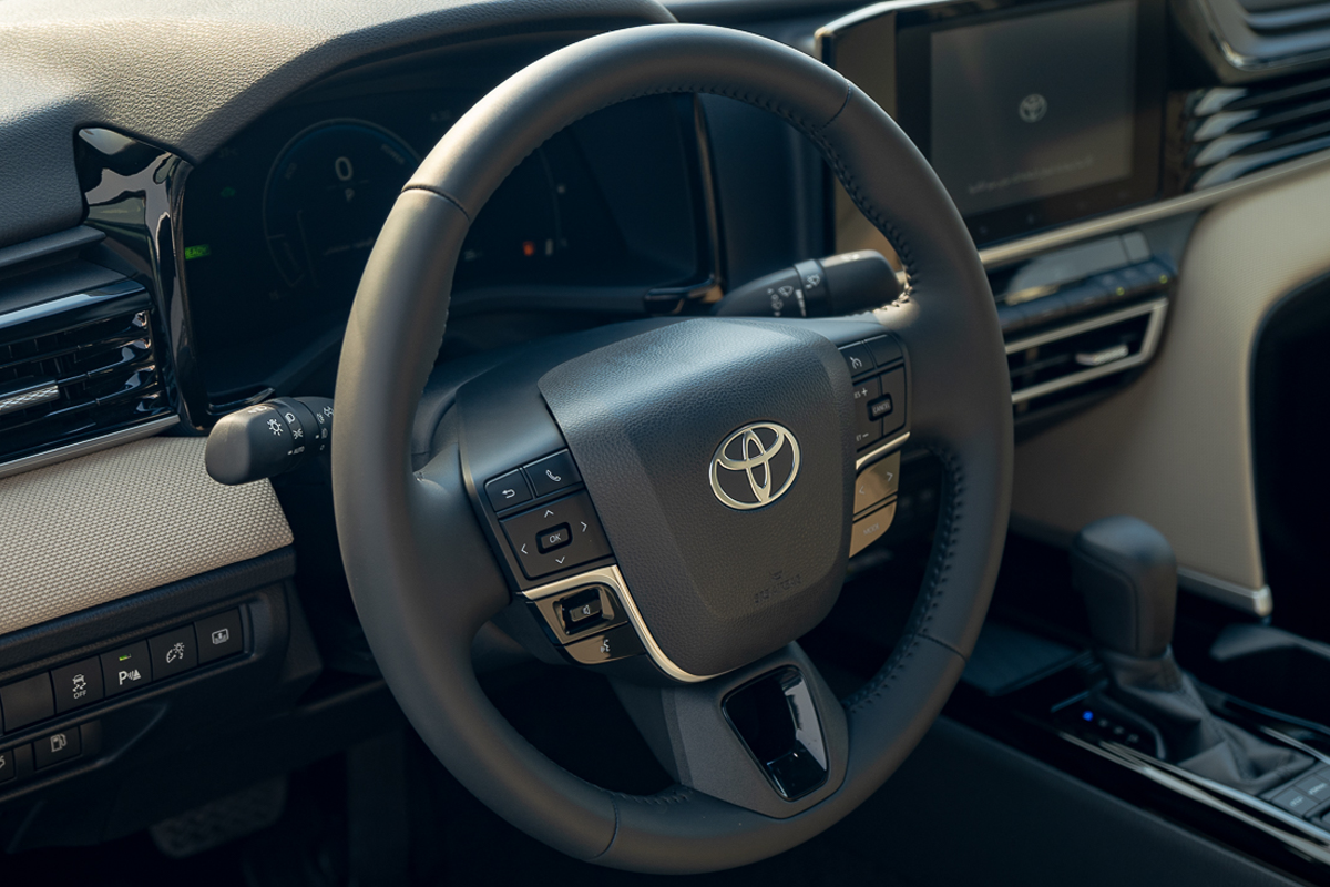 Toyota Camry E Plus HEV 2025 Black
