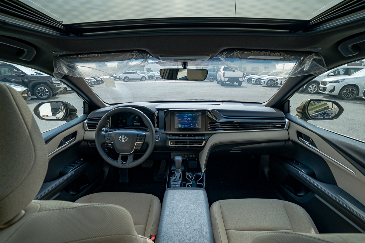 Toyota Camry E Plus HEV 2025 Black