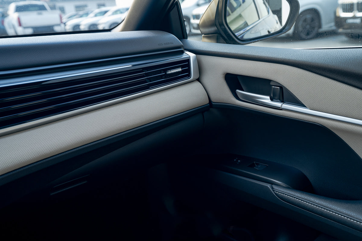 Toyota Camry E Plus HEV 2025 Black