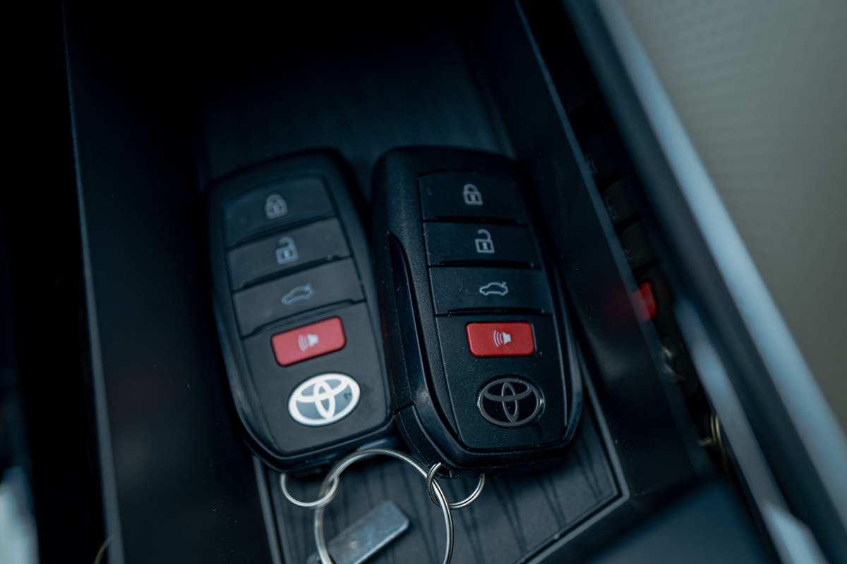 Toyota Camry E Plus HEV 2025 Black