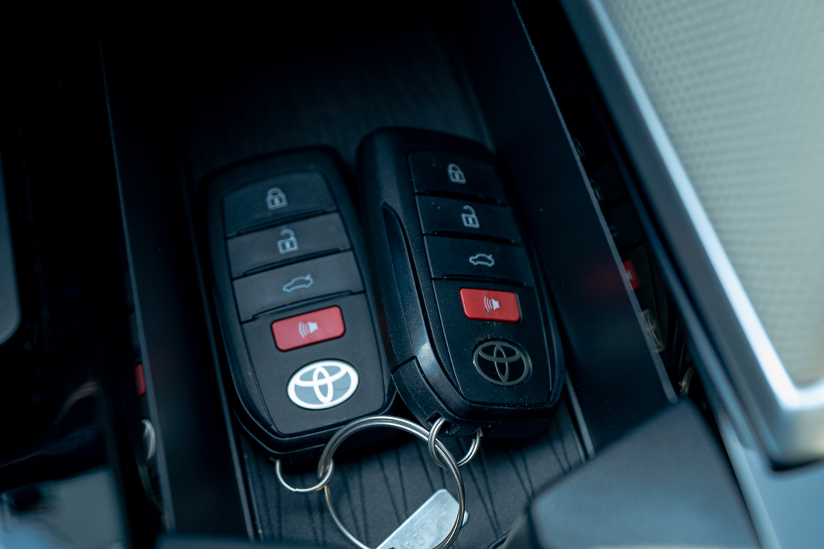 Toyota Camry LE 2.5L 2025 Dark Gray
