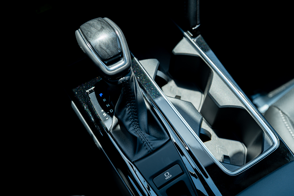Toyota Camry Hybrid 2025 Luxury Edition