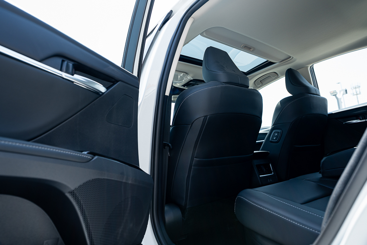 Toyota Camry Hybrid 2025 Luxury Edition