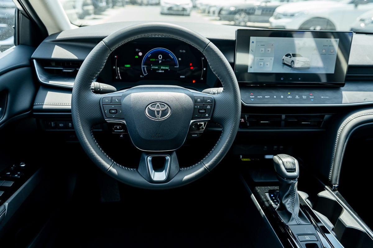 Toyota Camry Hybrid 2025 Luxury Edition