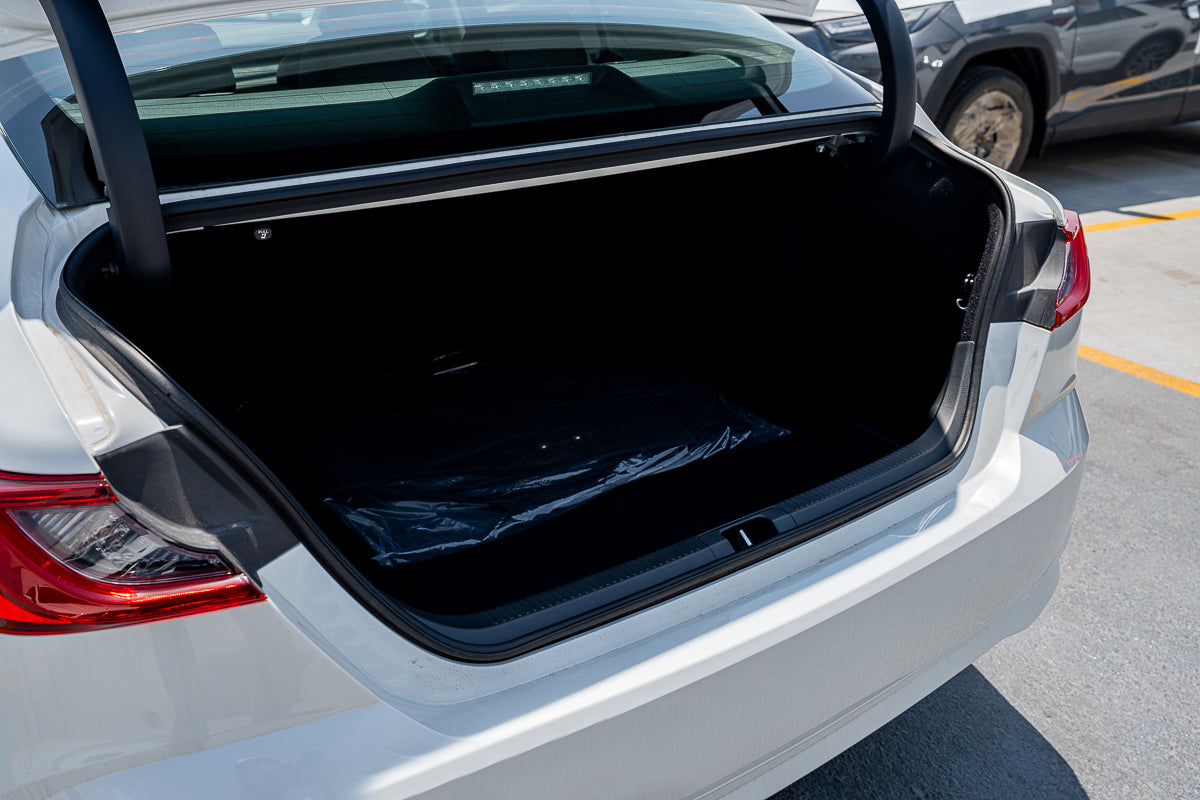 Toyota Camry Hybrid 2025 Luxury Edition