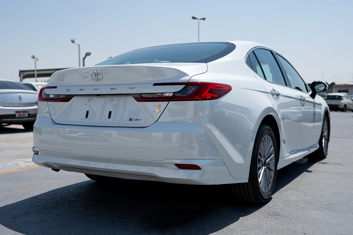 Toyota Camry Hybrid 2025 Luxury Edition