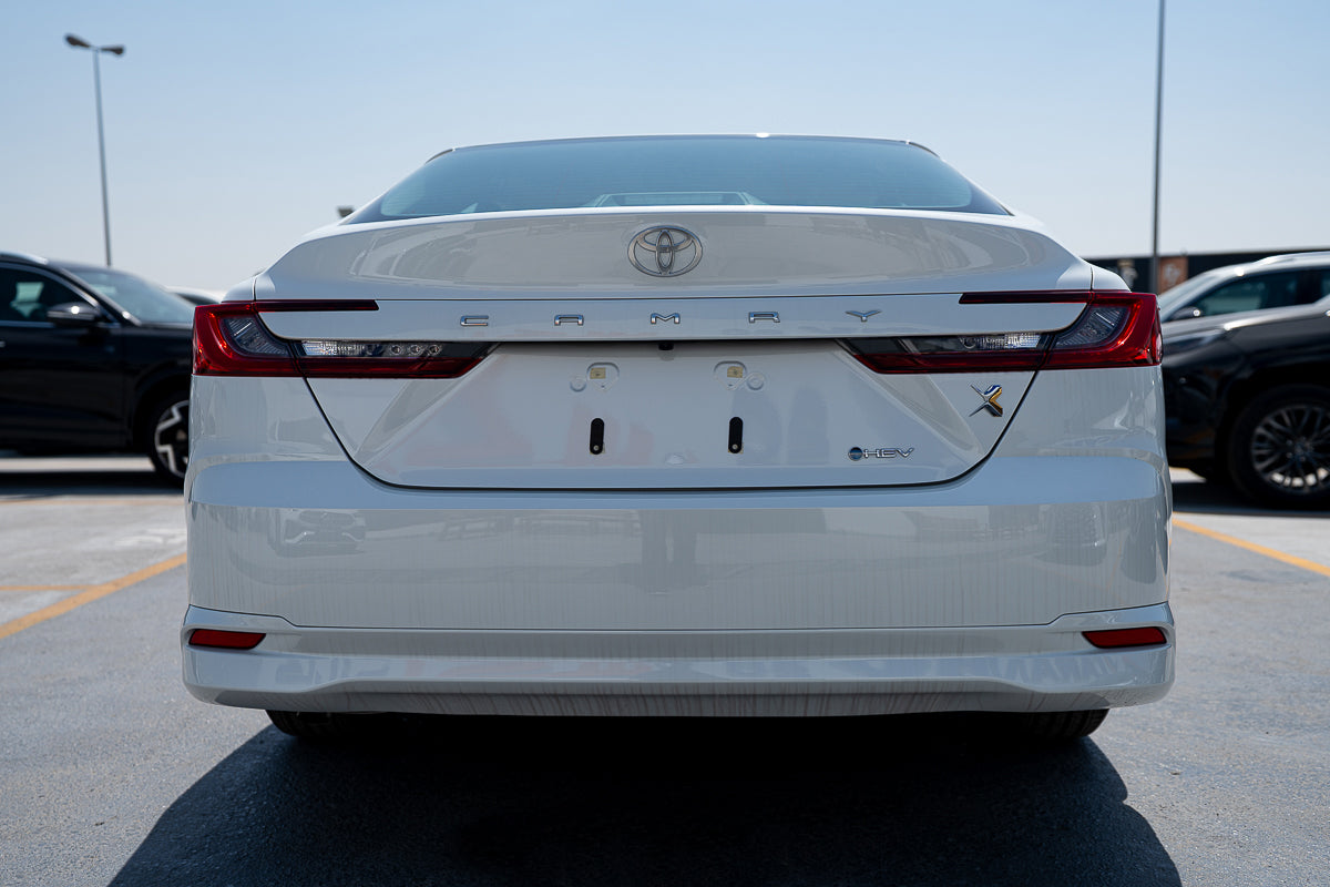 Toyota Camry Hybrid 2025 Luxury Edition