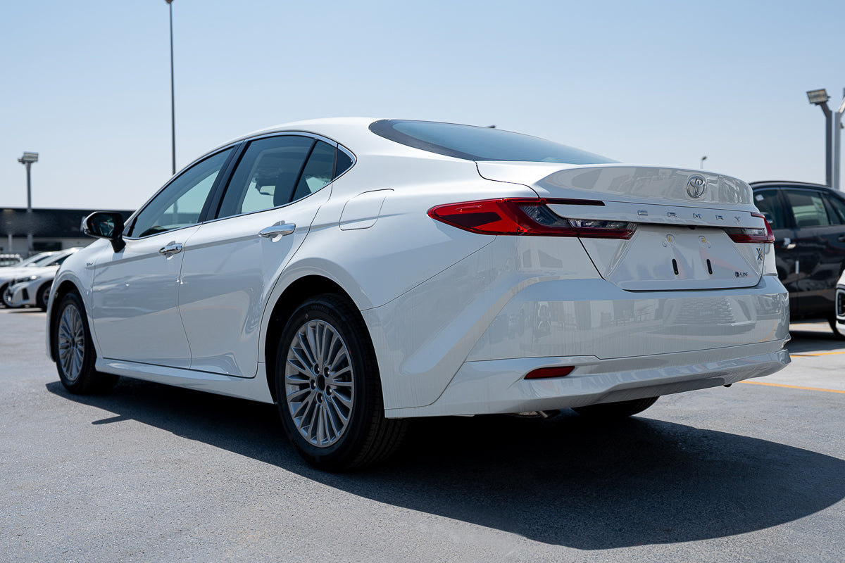 Toyota Camry Hybrid 2025 Luxury Edition