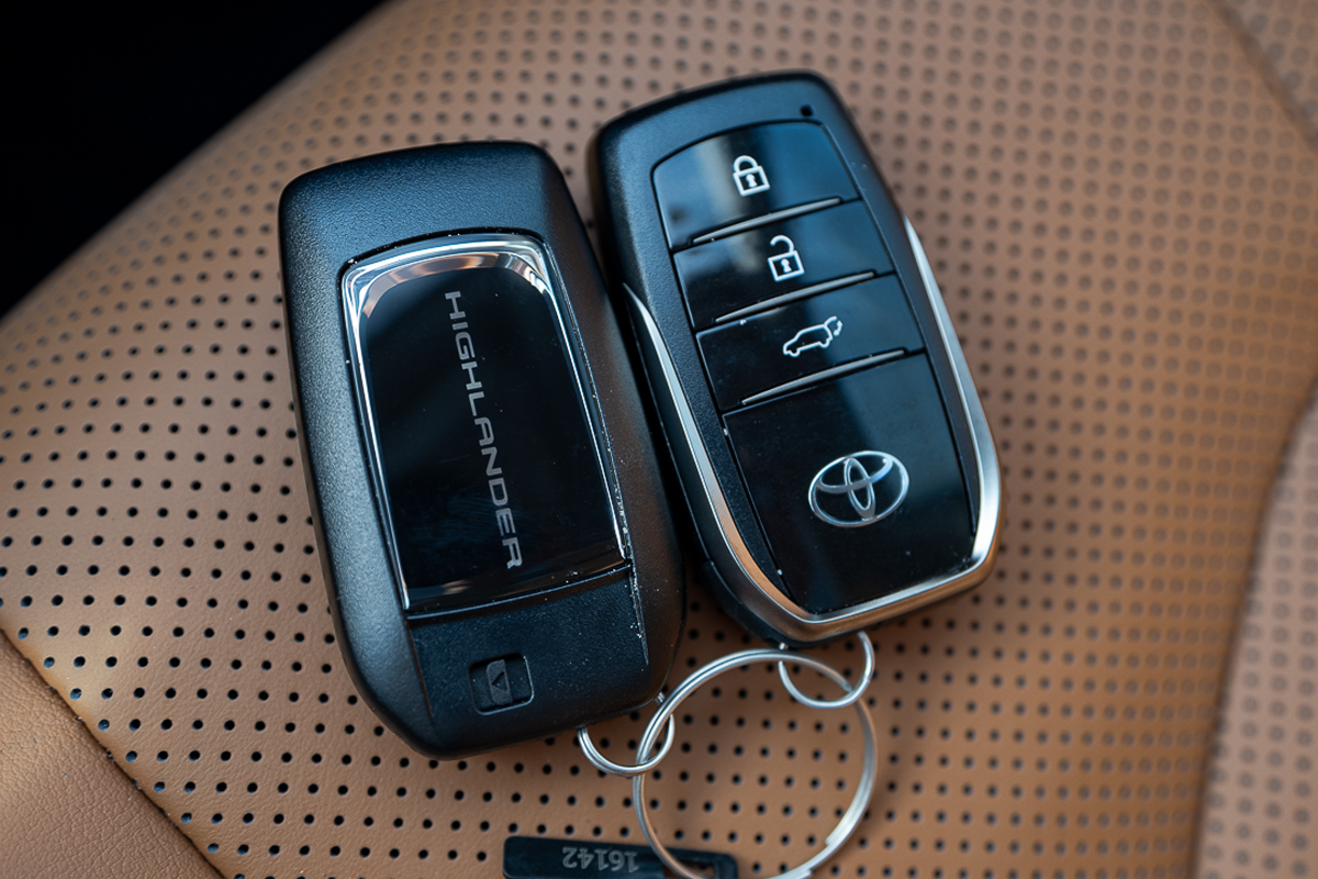 Toyota Highlander 2024 White 2.5 Hybrid 4WD