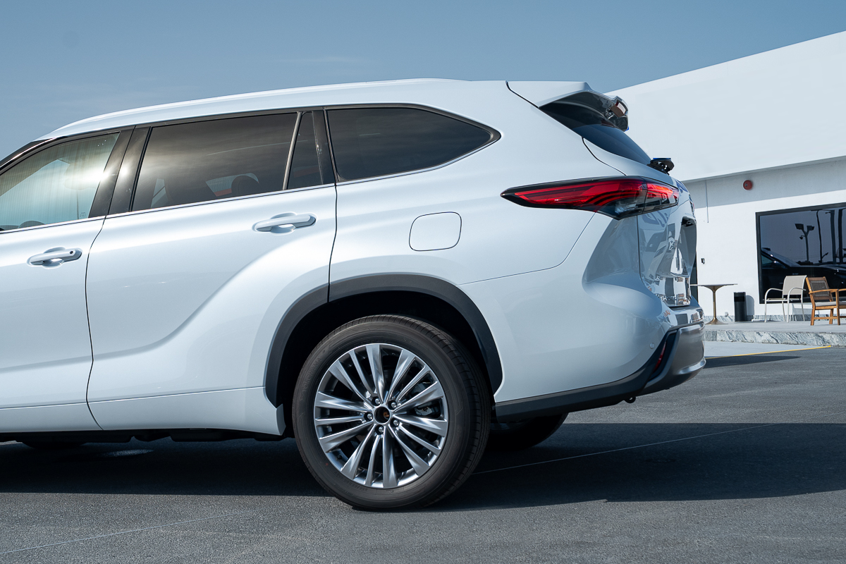 Toyota Highlander 2024 White 2.5 Hybrid 4WD