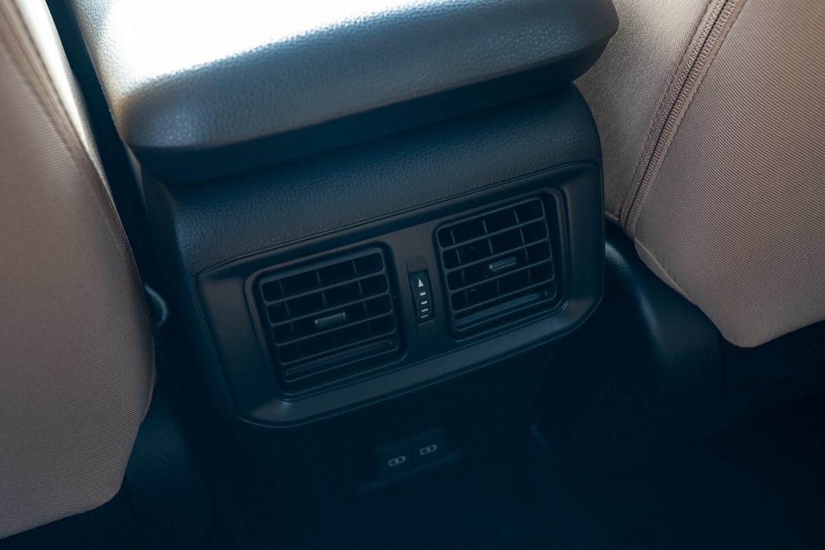 2024 Toyota RAV4 XLE Hybrid Black