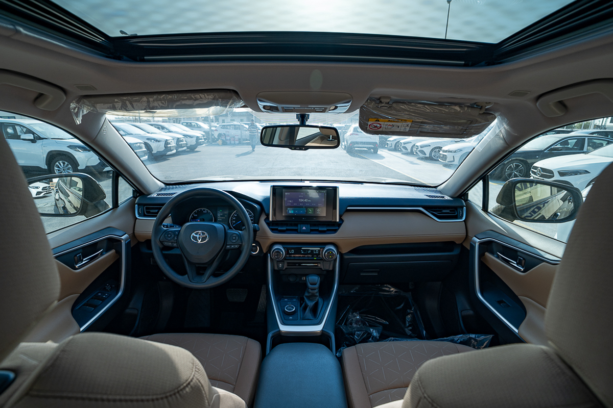 2024 Toyota RAV4 XLE Hybrid Black