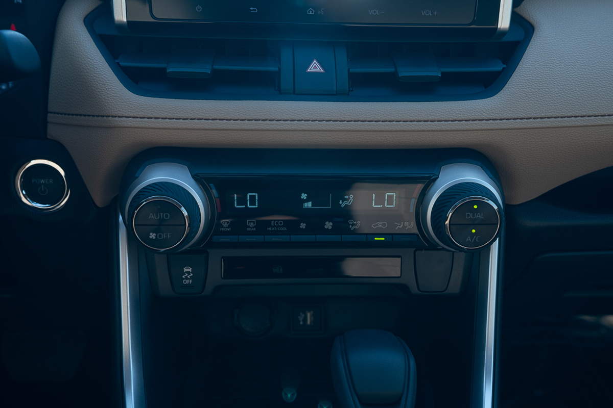 2024 Toyota RAV4 XLE Hybrid Black