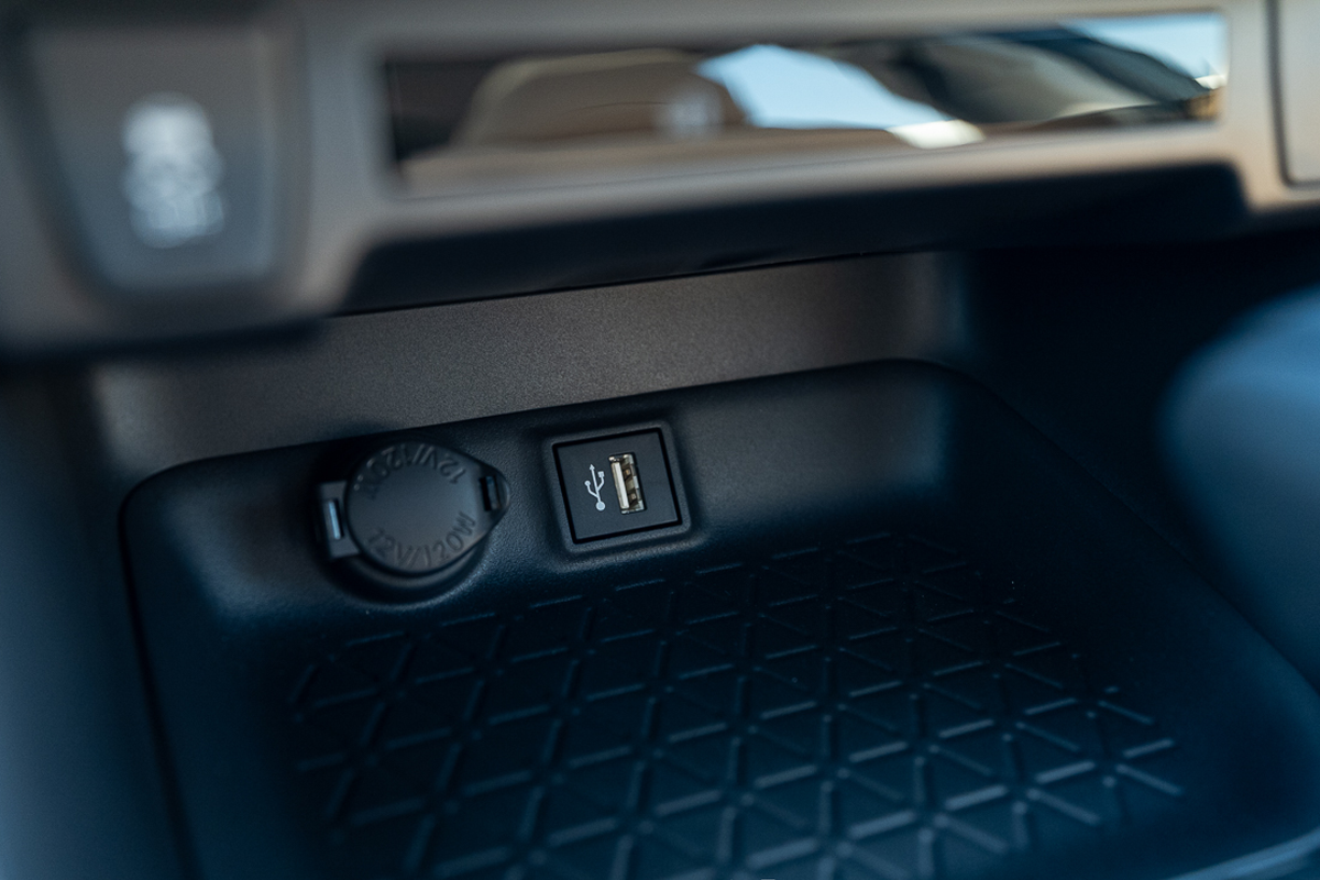 2024 Toyota RAV4 XLE Hybrid Black