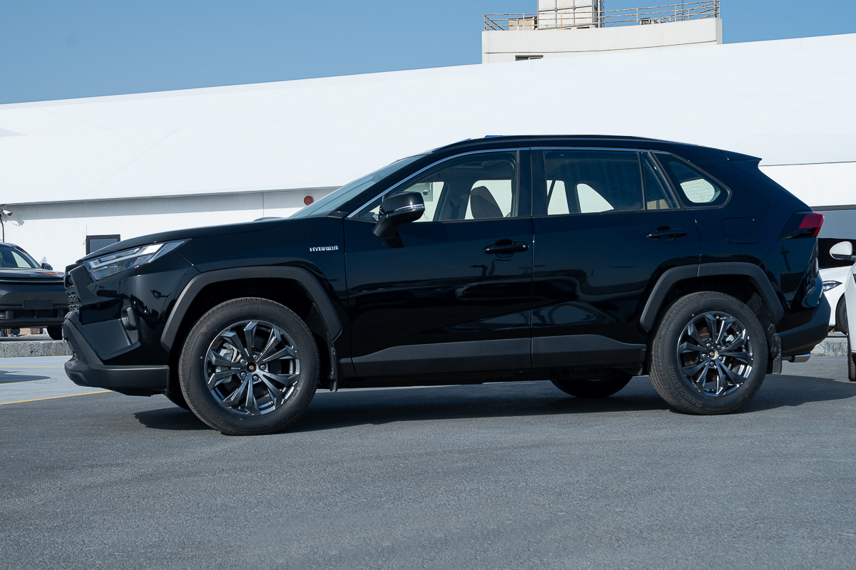 2024 Toyota RAV4 XLE Hybrid Black