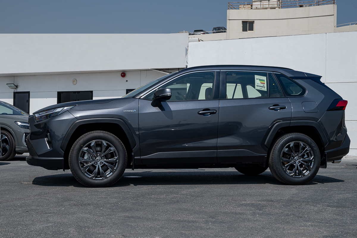 2024 Toyota RAV4 XLE 4x4 HEV Dark Gray