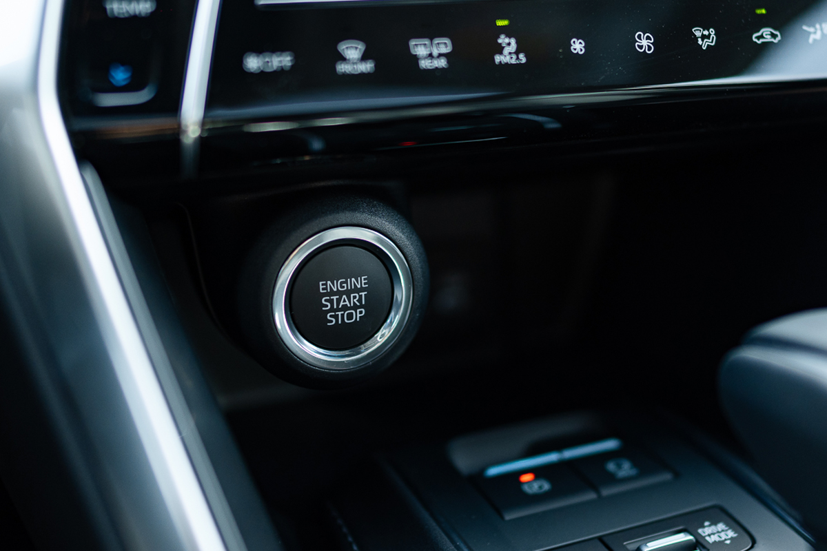 2024 Toyota Venza Luxury Black