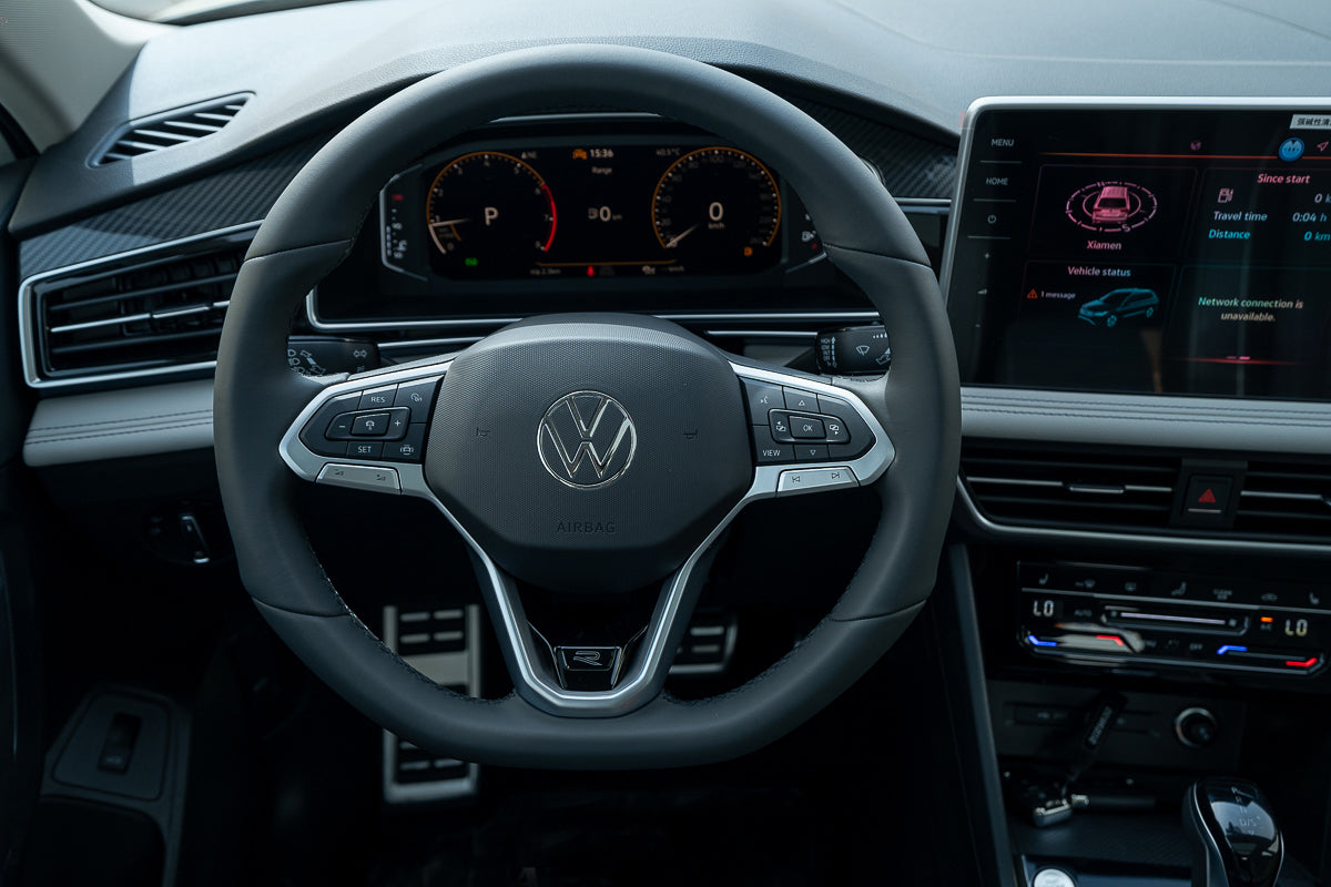 Volkswagen Tiguan 330 TSI 2WD R-Line 2024 front view